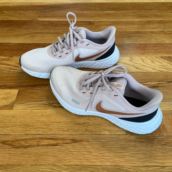 Women's Revolution 5 Medium/Wide Running Shoe - Picture 3 of 3